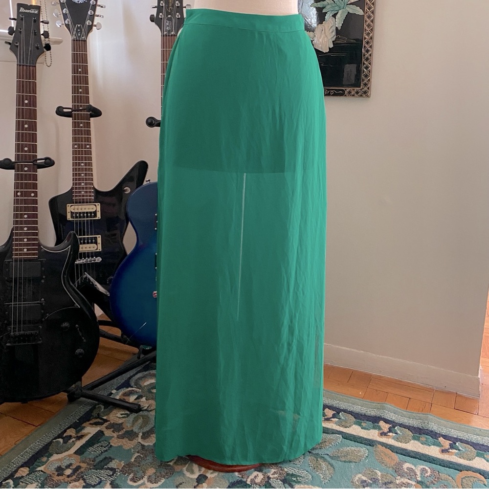 NWT Forever 21 Green Chiffon Skirt. Size S.